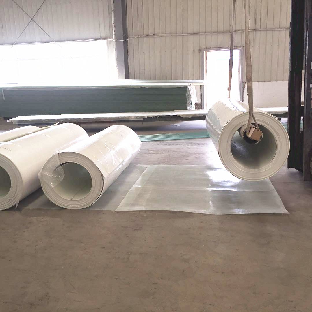 What are the product features of Runfeng flat fiberglass sheet panels?